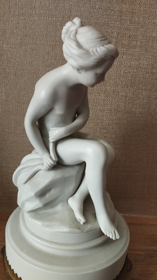 Psyché en biscuit de porcelaine d'après une oeuvre de falconnet - Fin XIXè début XXè.