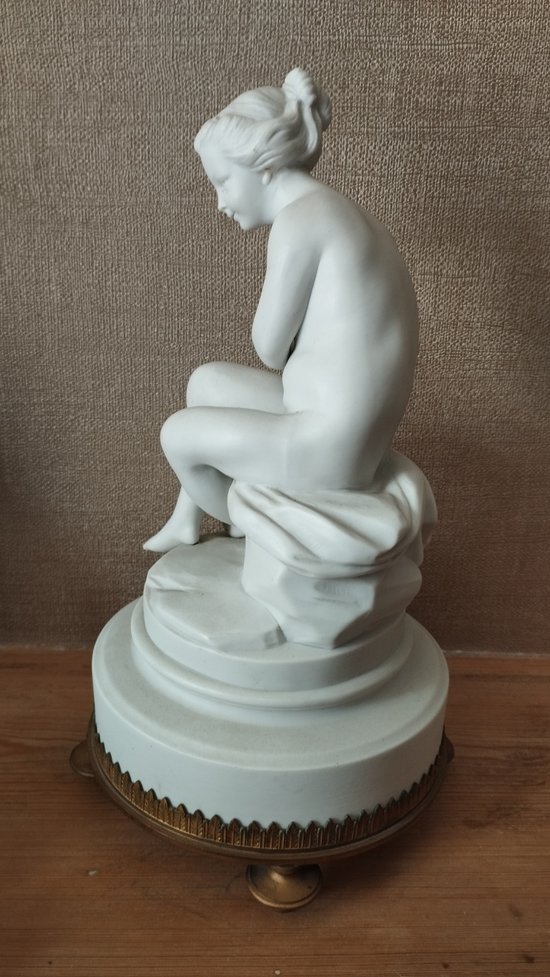 Psyché en biscuit de porcelaine d'après une oeuvre de falconnet - Fin XIXè début XXè.
