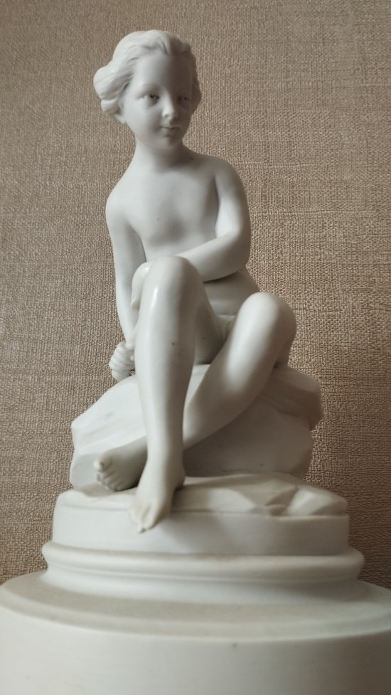 Psyché en biscuit de porcelaine d'après une oeuvre de falconnet - Fin XIXè début XXè.