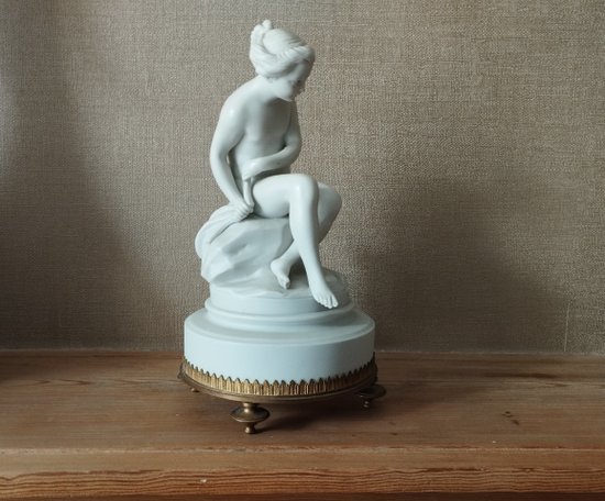 Psyché en biscuit de porcelaine d'après une oeuvre de falconnet - Fin XIXè début XXè.