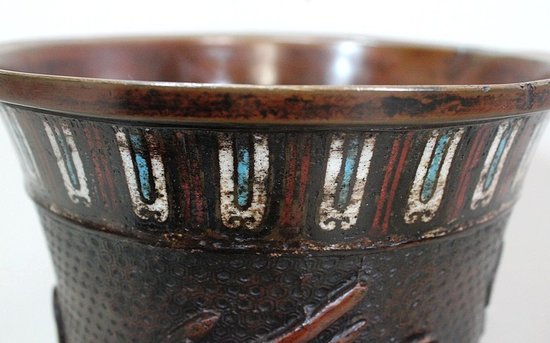 Bedeutende Cloisonné-Vase aus Kupfer, chinesischer Herkunft - Ende des 19. Jahrhunderts