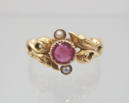 Bague Grenat Et Perles, XIXe Siècle.