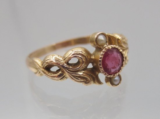Bague Grenat Et Perles, XIXe Siècle.