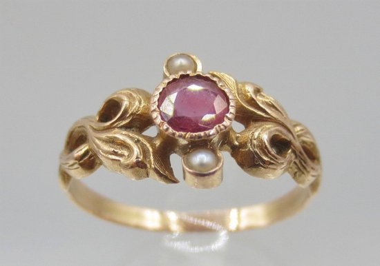 Bague Grenat Et Perles, XIXe Siècle.