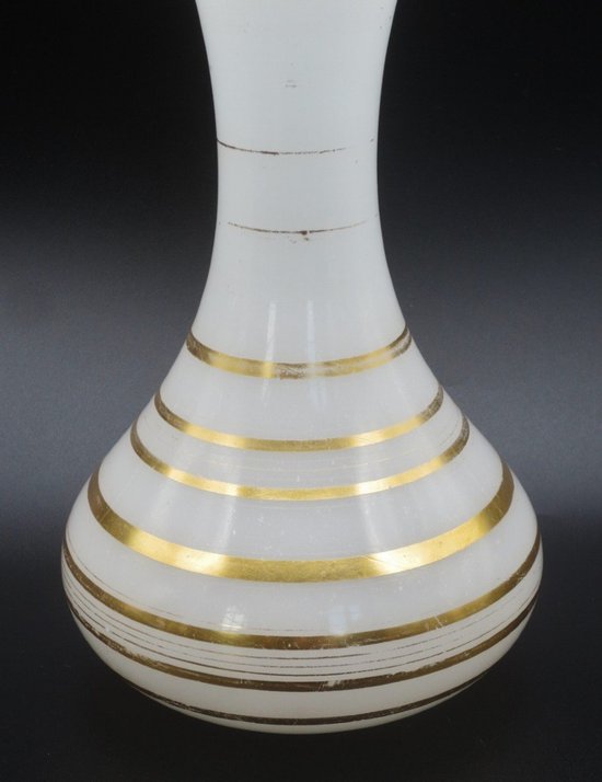 Vase En Opaline, époque Restauration.