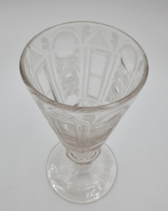 Verre à Jambe XVIIIe Siècle.