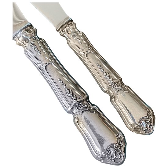 12 knives with silver handles.