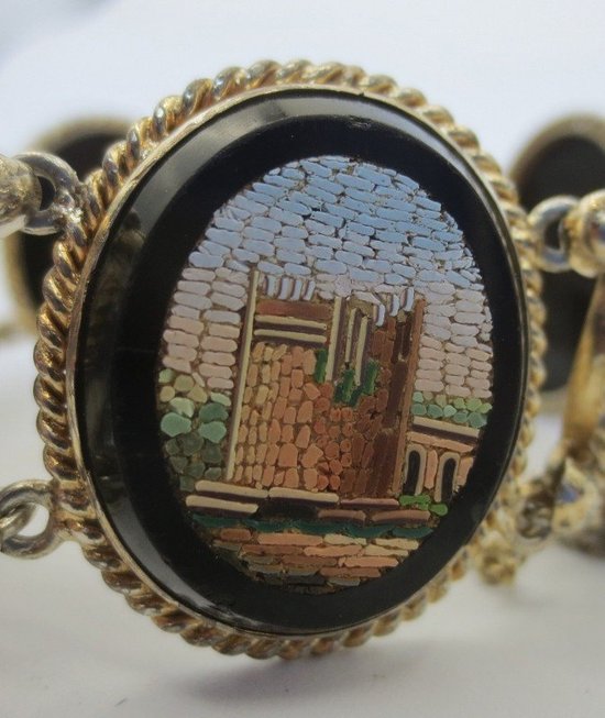 Bracciale in onice nero e micro-mosaico in oro.