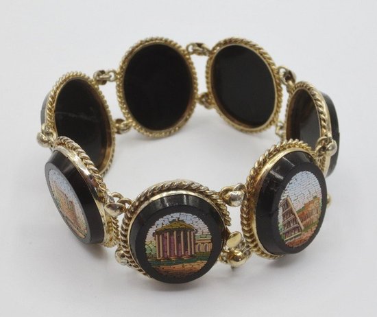 Bracciale in onice nero e micro-mosaico in oro.