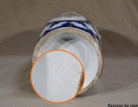 Bedeutende Vase aus Bayeux-Porzellan - Ende des 19. Jahrhunderts
