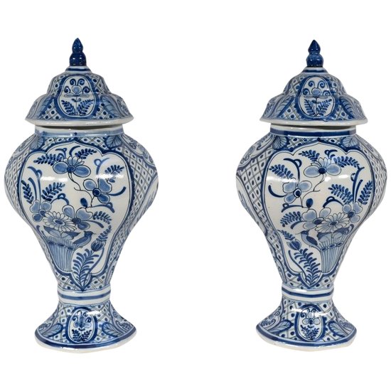 Paire de Vases en Faïence de Delft – Début XXe