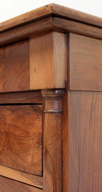 Petite Commode en Noyer Massif – Début XIXe