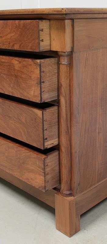 Petite Commode en Noyer Massif – Début XIXe