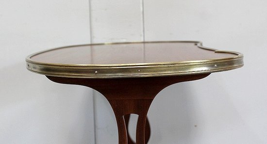 Small “Rognon” Serving Table in Mahogany Veneer, Louis XVI Style – Late 19th Century