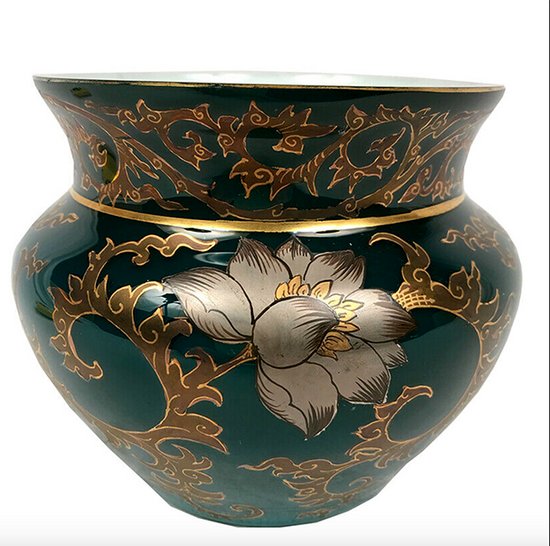 Vase opaline verte et décor de fleurs or. XIXe