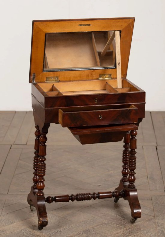 Table travailleuse en Acajou XIXème