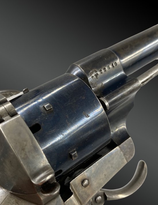 Revolver a percussione, sicurezza per cani, di Eugène LEFAUCHEUX Francia circa 1870.