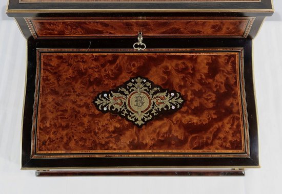 Travel case in Thuya magnifying glass, Napoleon III period – Mid-19th century