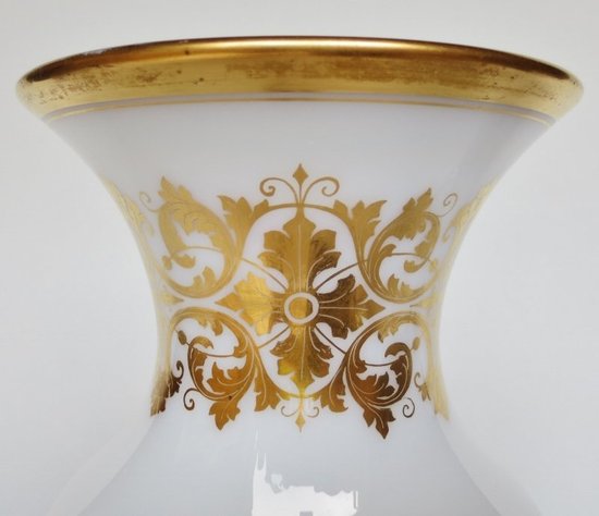 Vase En Opaline Époque Restauration.
