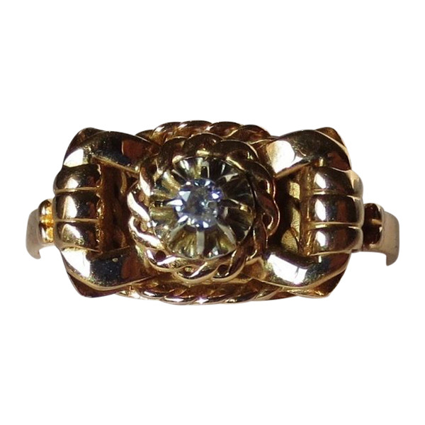 Anello in oro e diamanti.