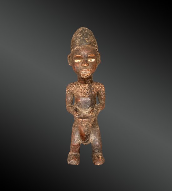 STATUETTA raffigurante TAMBOURINARIO Cultura Kongo, Repubblica Democratica del Congo Prima metà del XX secolo