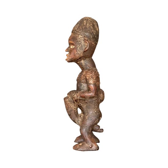 STATUETTE figurant un TAMBOURINAIRE Culture Kongo, République Démocratique du Congo Première moitié du XXème siècle 