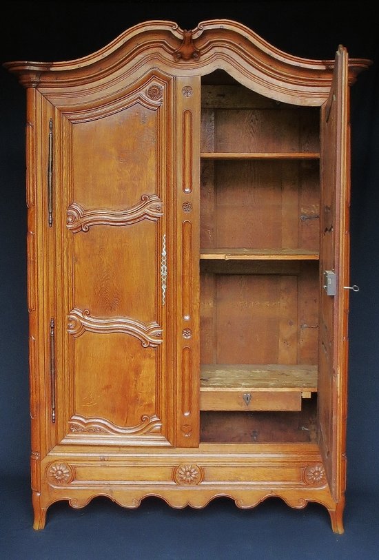 Armoire Louis XV, XVIIIe Siècle.