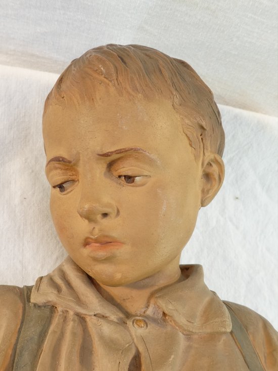 Joseph LE GULUCHE Statua in terracotta ''Il ragazzo con le ciliegie''