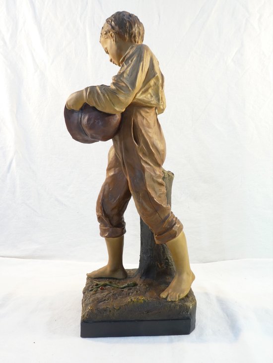 Joseph LE GULUCHE Statua in terracotta ''Il ragazzo con le ciliegie''