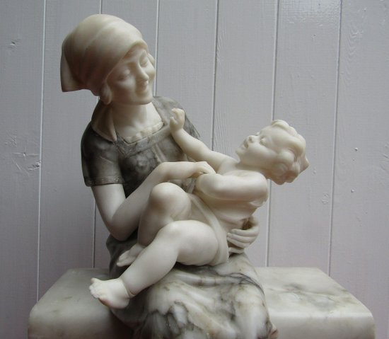 "Donna con bambino di Currini