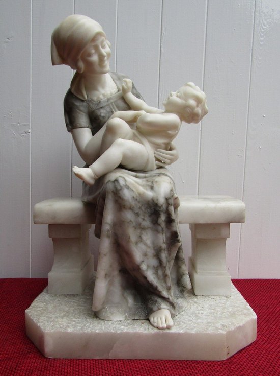 "Donna con bambino di Currini