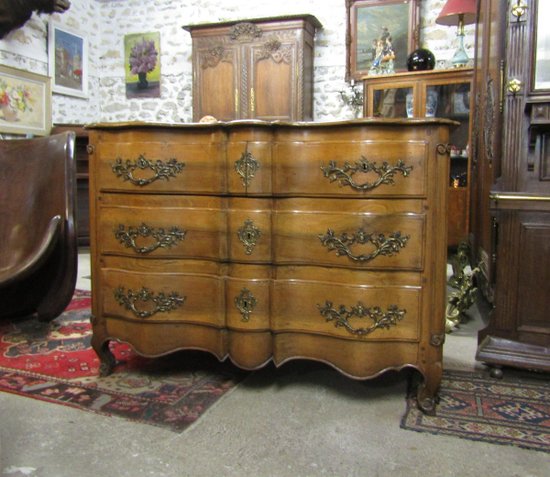Louis XV chest of drawers