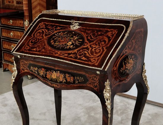 Scrivania inclinata in legno pregiato, periodo Napoleone III - metà del XIX secolo