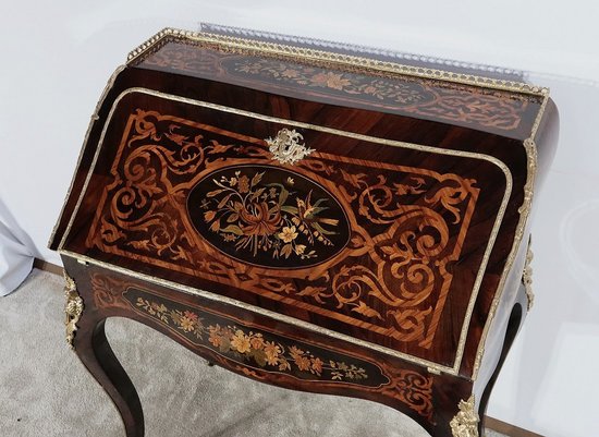 Scrivania inclinata in legno pregiato, periodo Napoleone III - metà del XIX secolo