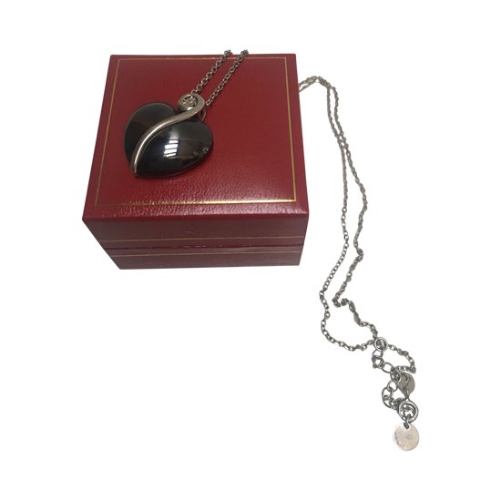Ciondolo in argento con ematite tagliata e diamante