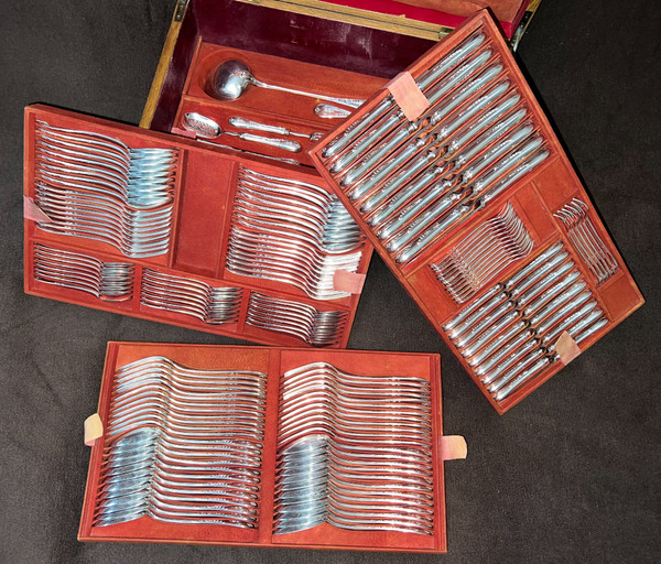 E.Puiforcat Bedeutende 186-teilige Menage aus massivem Silber im Louis-XVI-Stil