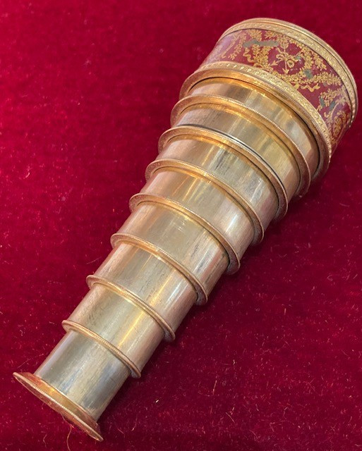 Lorgnette a nove tiretti in ottone dorato e Martin verniciato - Inizio del XIX secolo