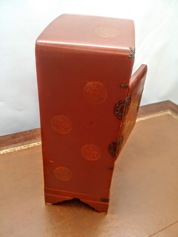 Japanese cabinet