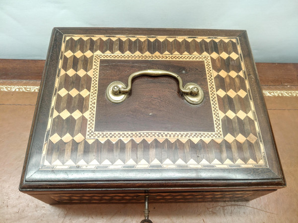 Inlaid box