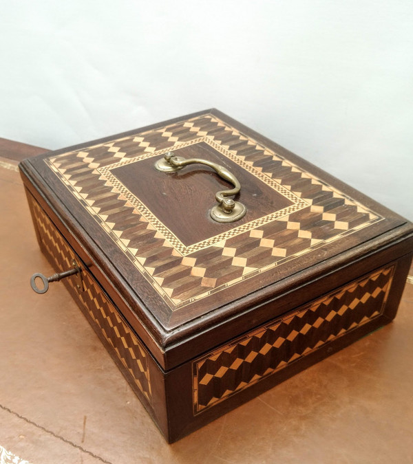 Inlaid box