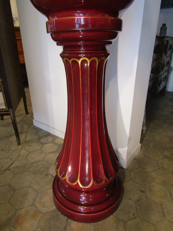 Pot cover on column