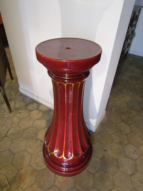 Pot cover on column