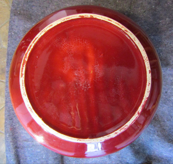 Pot cover on column