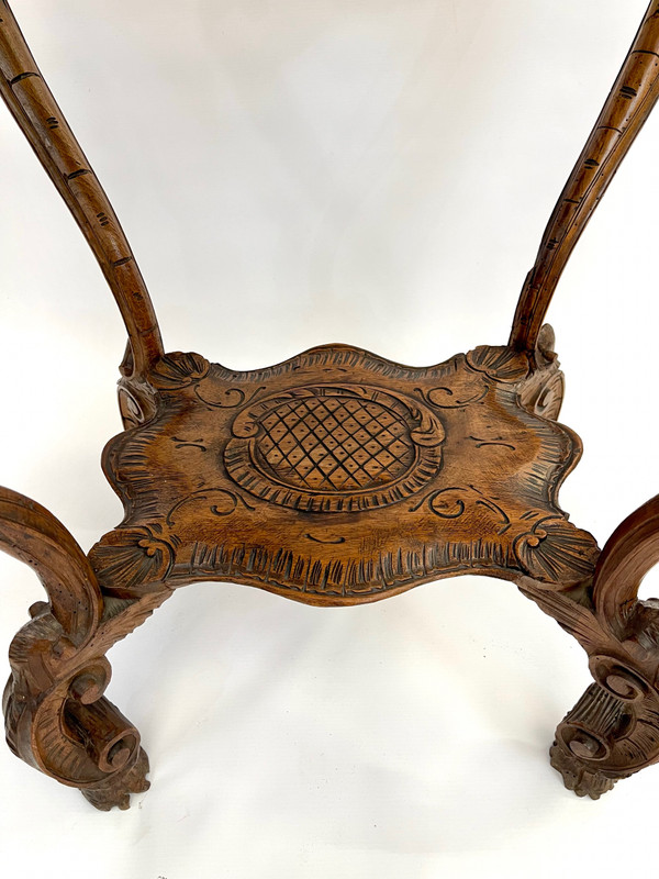 Ancienne table de milieu ou d'appoint baroque du 18ème siècle avec tete sculptée