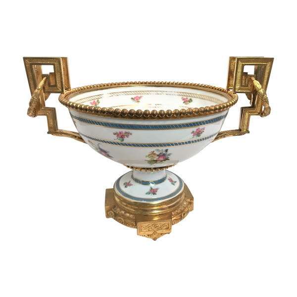 Coupe en porcelaine de Sèvres monture bronze époque Louis Philippe datée 1846
