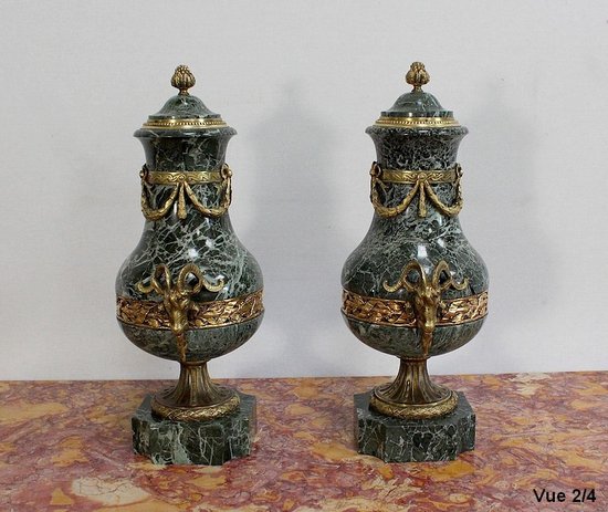 Paire de Vases Balustre, style Louis XVI - 2ème moitié du XIXe 
