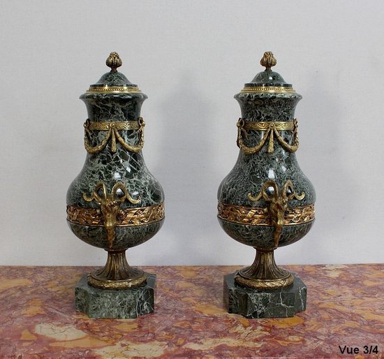 Paire de Vases Balustre, style Louis XVI - 2ème moitié du XIXe 
