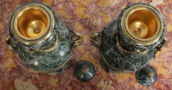 Paire de Vases Balustre, style Louis XVI - 2ème moitié du XIXe 