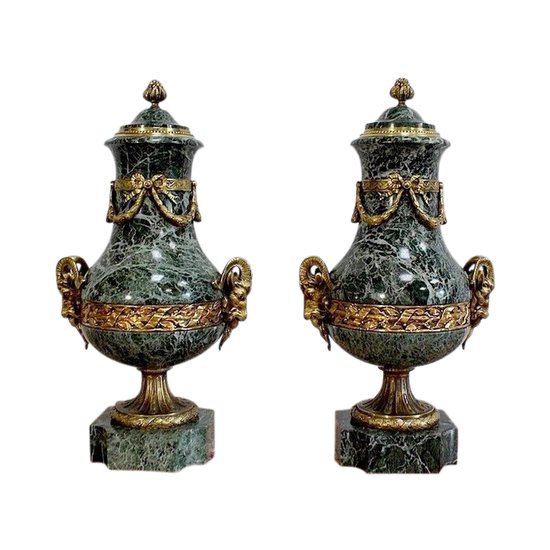 Paire de Vases Balustre, style Louis XVI - 2ème moitié du XIXe 