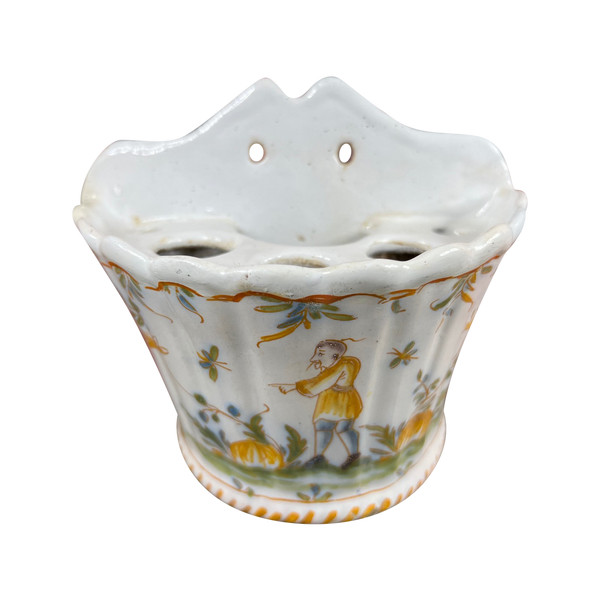 Antico vaso da fiori in terracotta policroma Moustier con decorazione cinese XVIII secolo